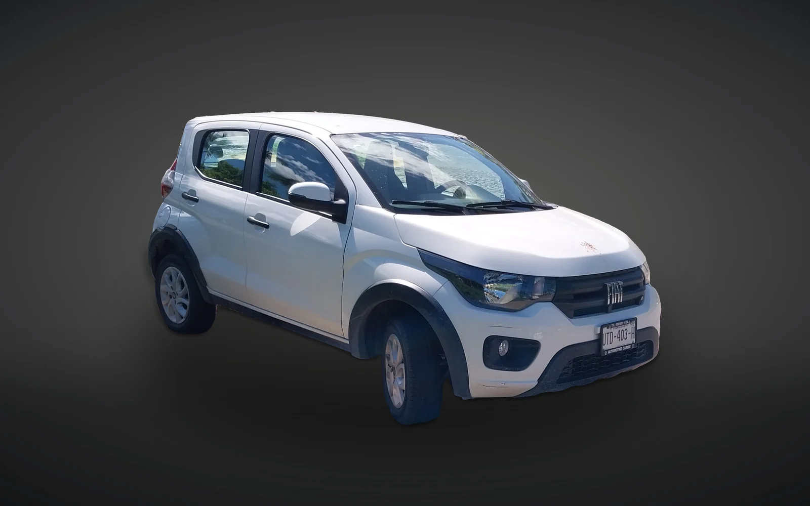 Fiat Mobi Trekking em estúdio, vista dianteira três quartos