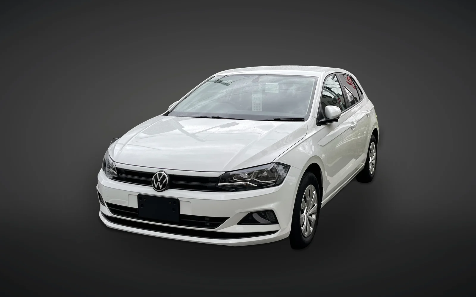 Volkswagen Polo Highline em estúdio, vista dianteira três quartos