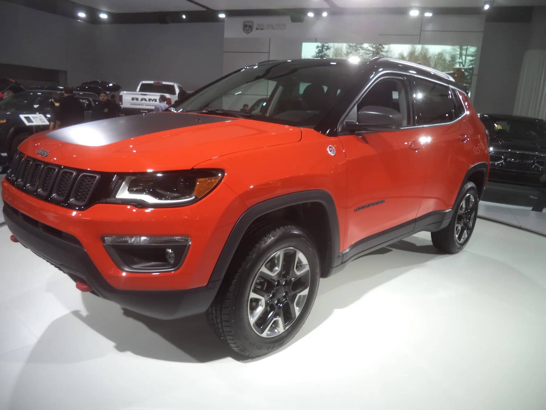 Jeep Compass Trailhawk 4x4 fotografado em ambiente real